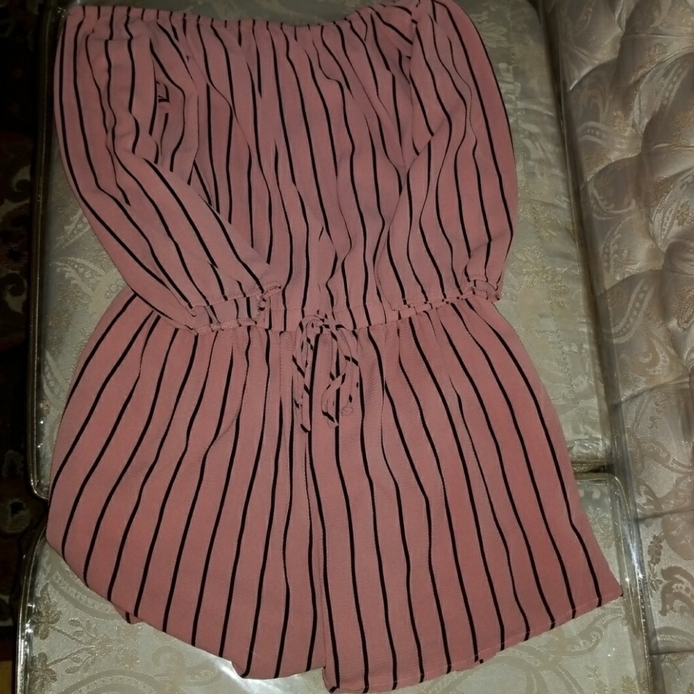 Vertical Stripe Off the shoulder ROMPER! 😍😍😍😍